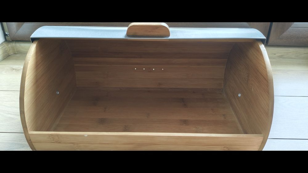 Chlebak bambusowy z metalową pokrywą