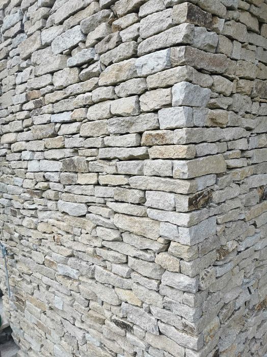 kamień na elewację ryska granit kamień ogrodowy ozdobny