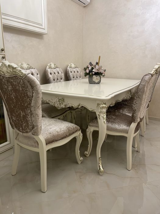 Продам стіл зі стулами 2800$ без торгу