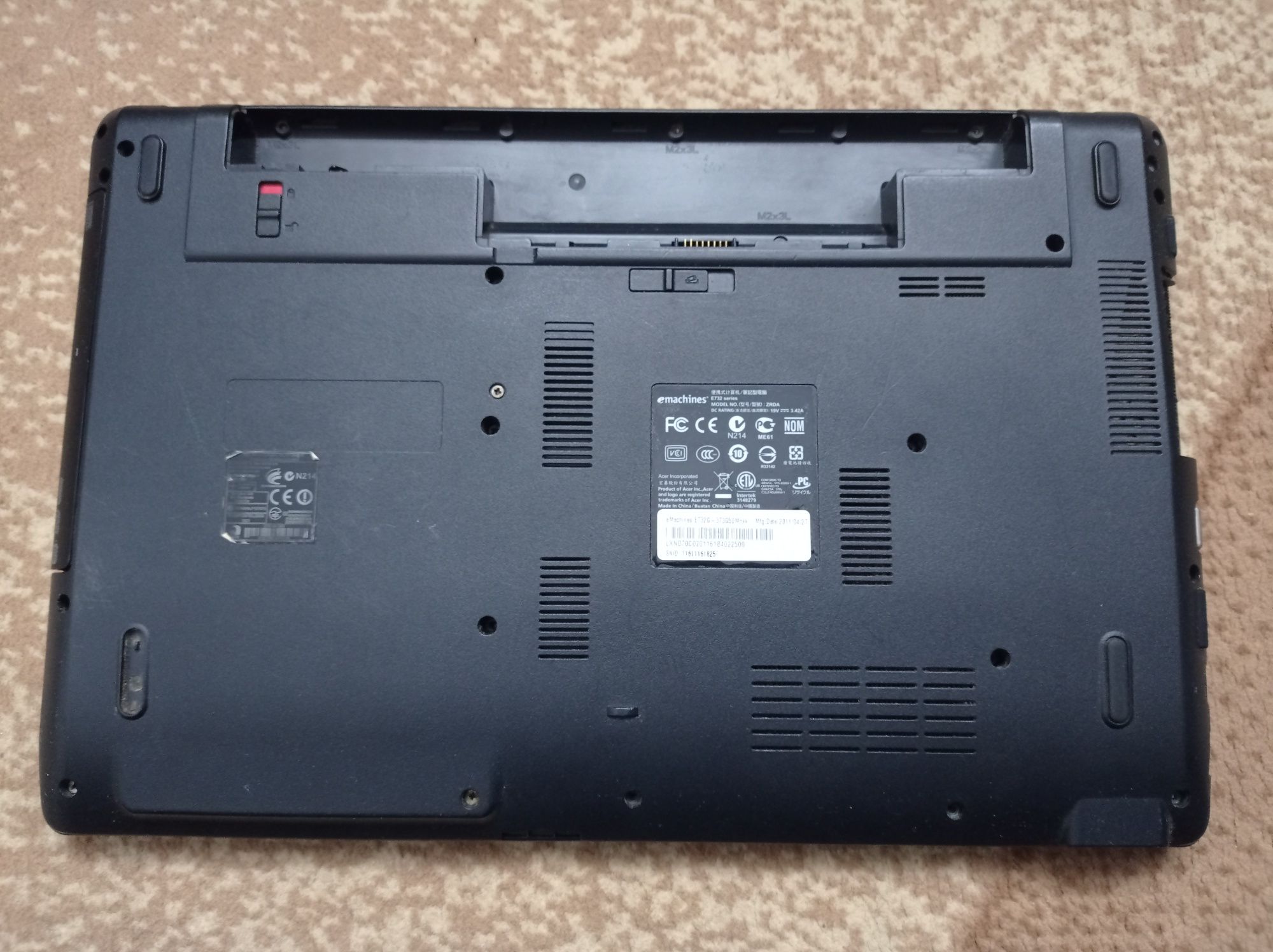 Ноутбук eMachines E732G.