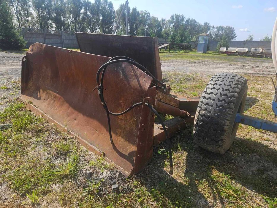 Відвал до трактора Т-130