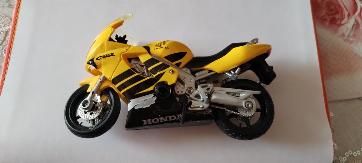 Miasto Honda cbr skala 1/18