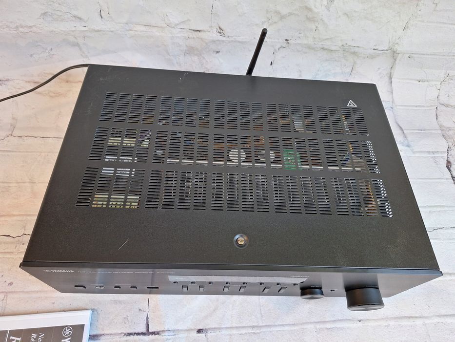Yamaha R-N402D Amplituner Stereo 2x140W