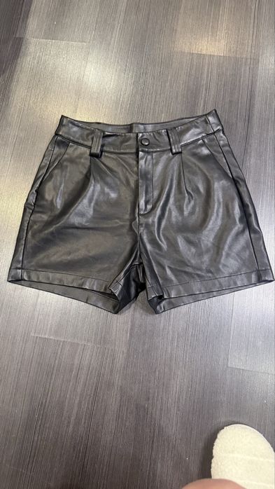 Шорти чорні екошкіра