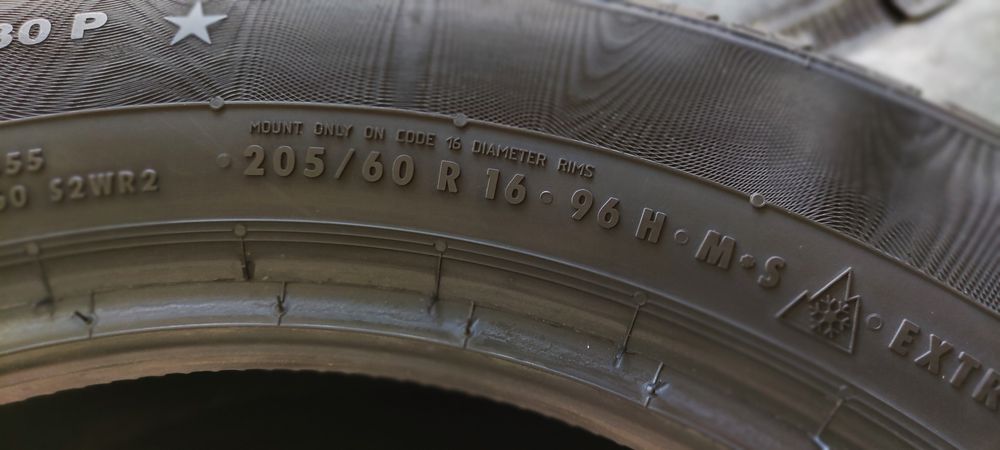 2x 205/60R16 Continental ContiWinterContact TS830P 96H 7mm