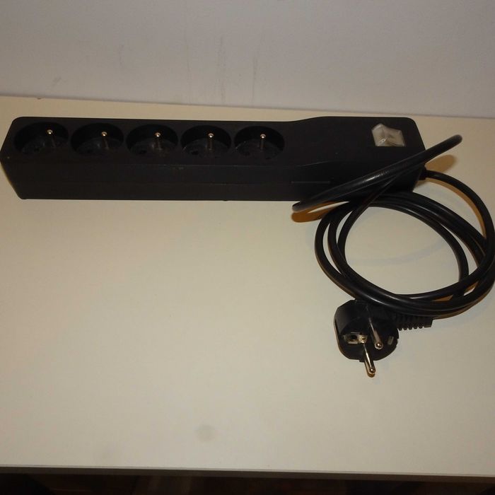 Przedłużacz 5 gniazd 1,5 m kabel