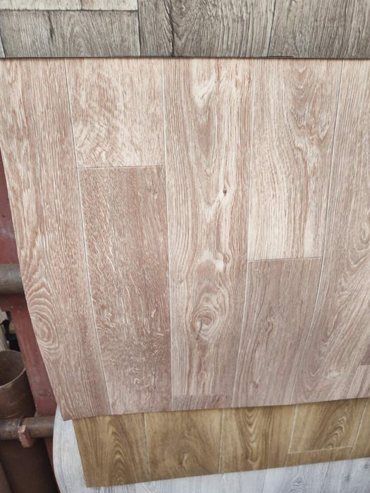 Лінолеум на відрізку та рулонами