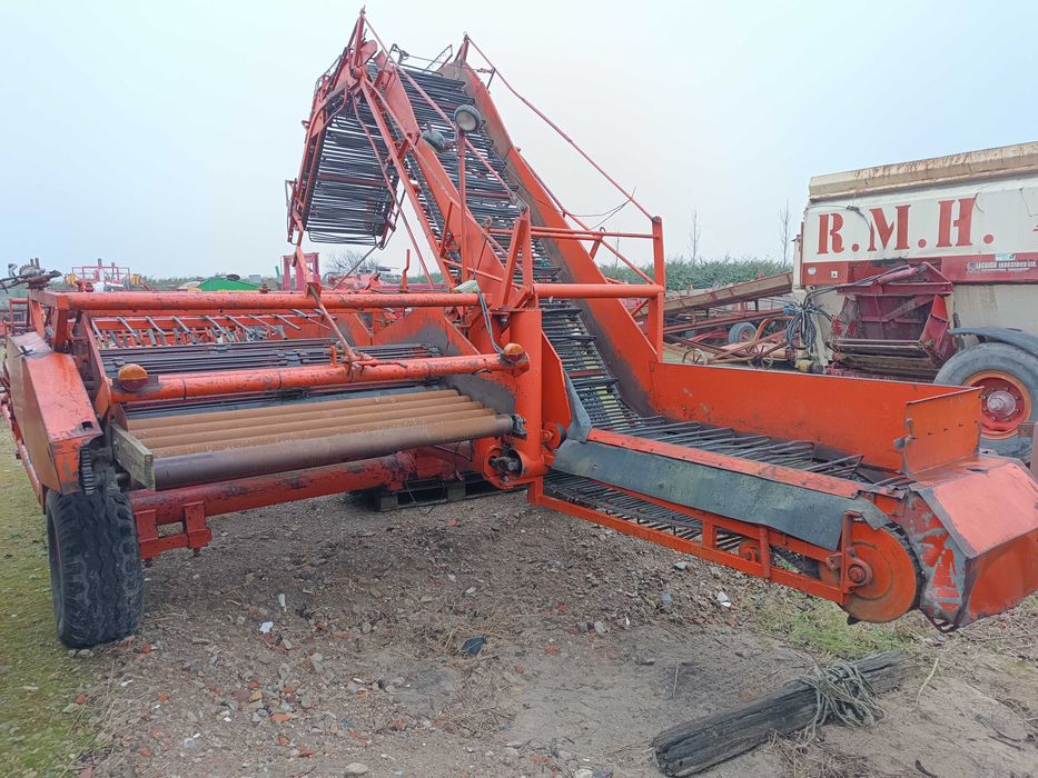 AMAC d2 zbieraczka kopaczka kombajn do zbierania cebuli zbioru warzyw