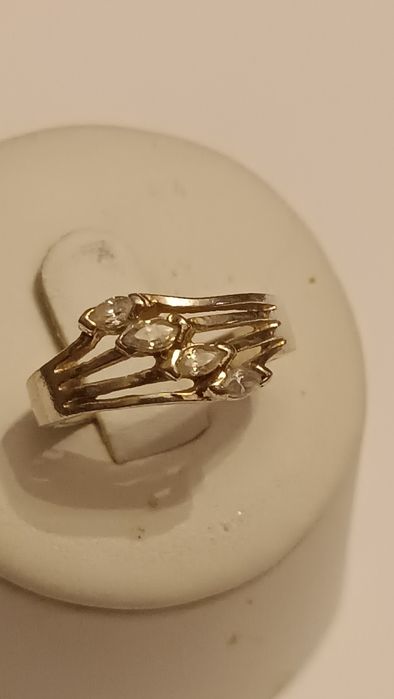 Pierścionek srebrny z cyrkoniami