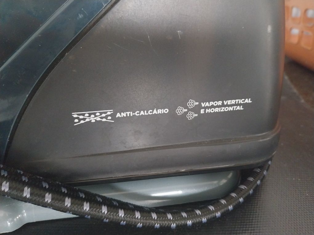 Ferrro de engomar com caldeira