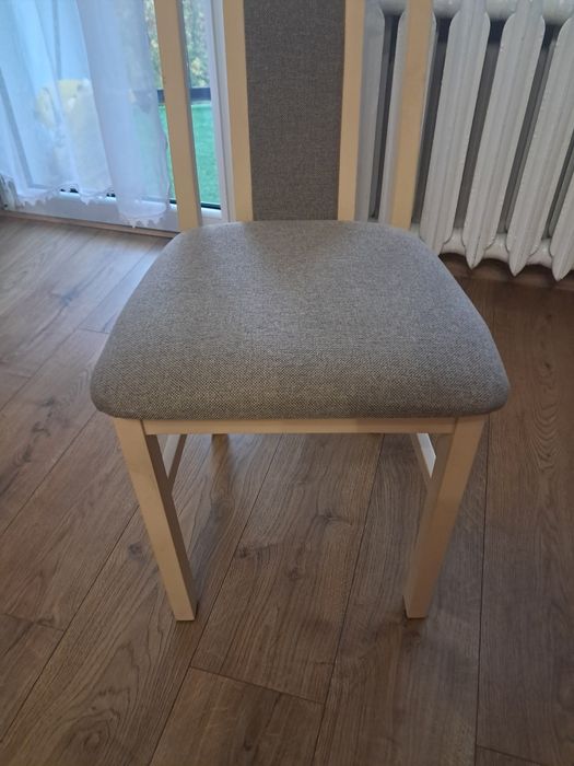 Sprzedam stół 140 + 2 wkładki po 40cm  + 6 krzeseł zapraszam