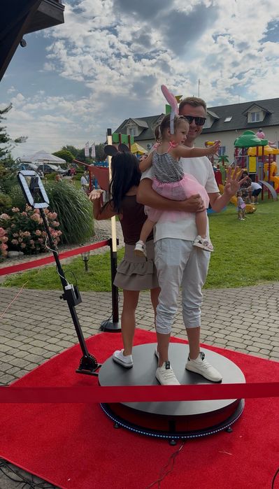 Fotobudka 360 z akcesoriami - do wynajęcia na Twoją imprezę