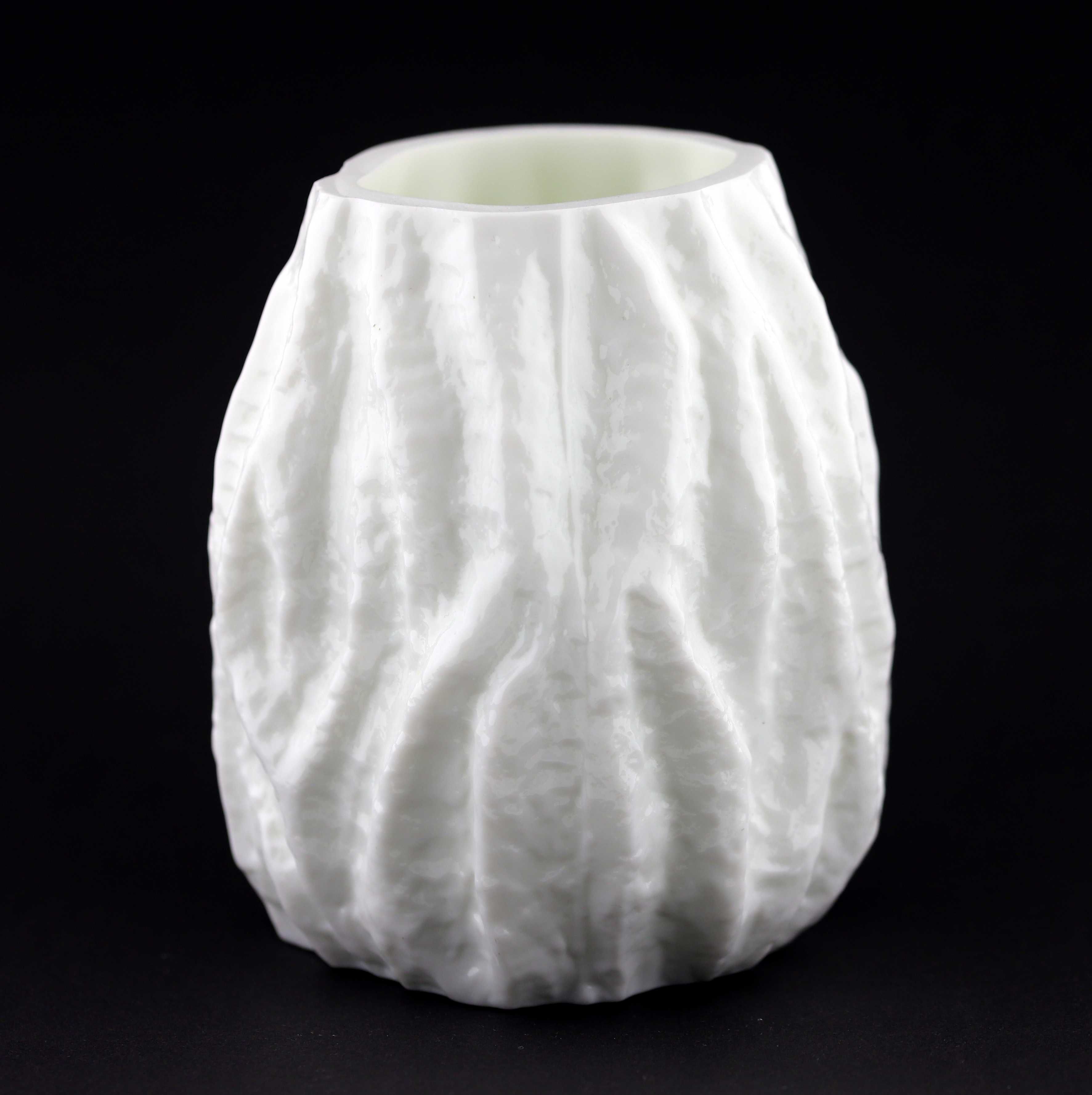 Biały szklany wazon, proj. Kurt Wokan Ingrid Glashütte Germany lata 70