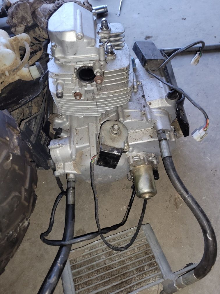 Cześć odes 400 4x4  silnik i inne cylinder tlok