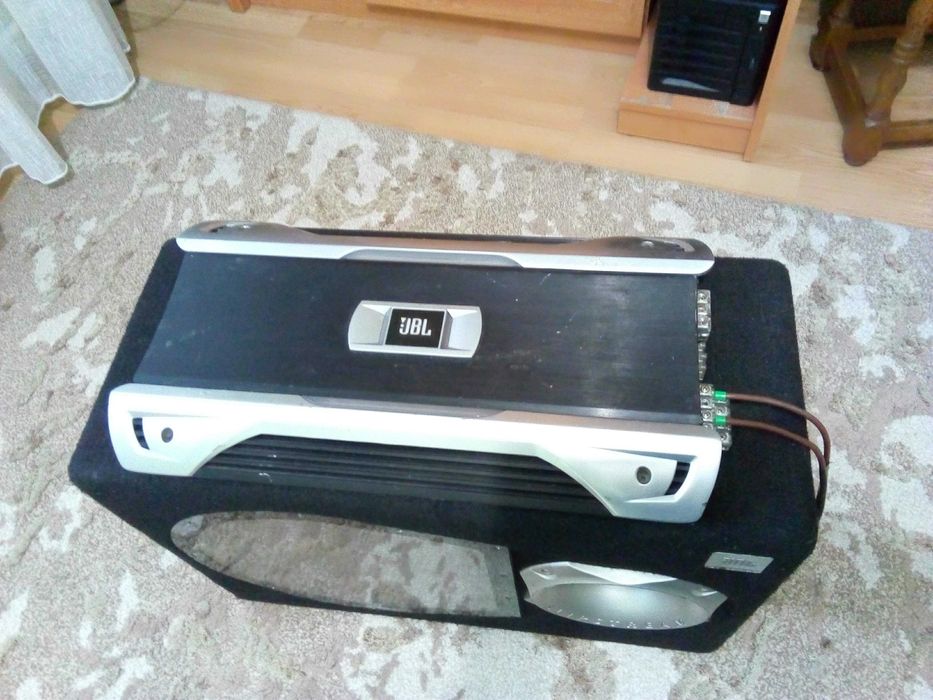 Сабвуфер із підсилювачем. Комплект JBL
