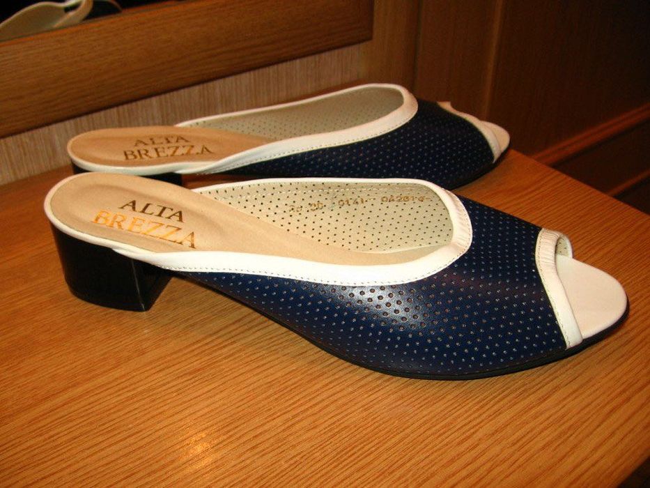 Пантолеты белые кожаные