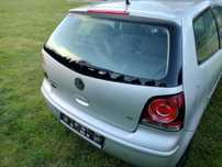 VW Polo 9N tylny zderzak srebrny kolor LA7W  ładny oryginalny