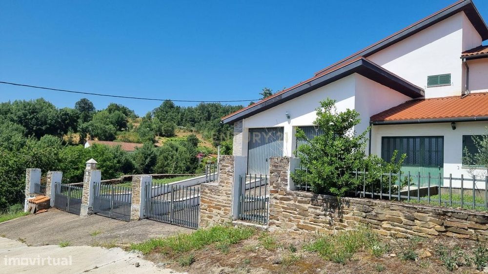 Magnífica Moradia T5 para venda na aldeia da Réfega- Bragança