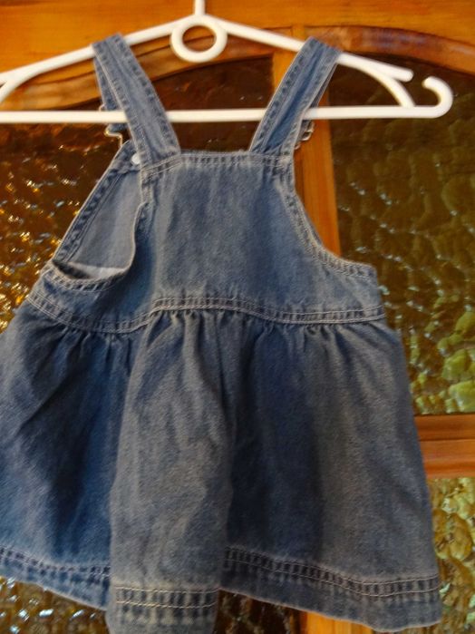 Spódniczka i sweterek na 3-6 miesięcy.