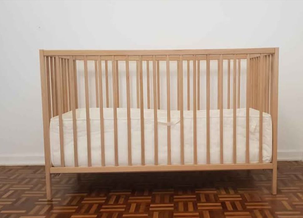 Berço de grades em ótimo estado