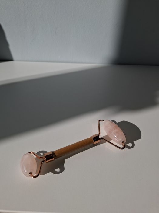 Masażer do twarzy z kwarcu różowego