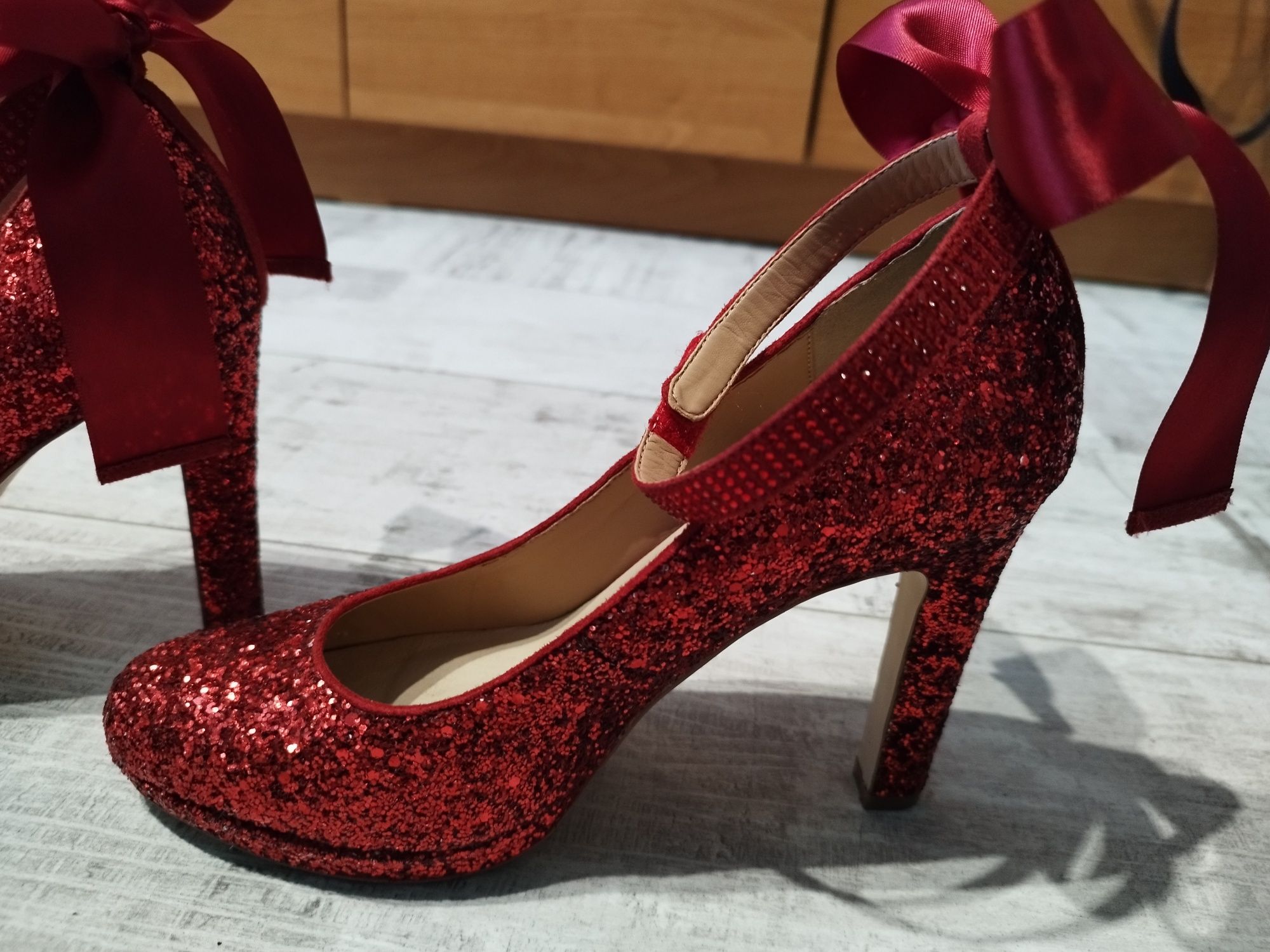 Buty szpilki piękne czerwone