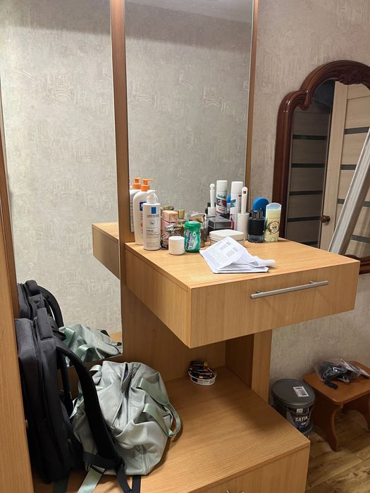 Продаю шафу в прихожу