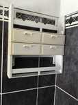 movel branco de parede para wc