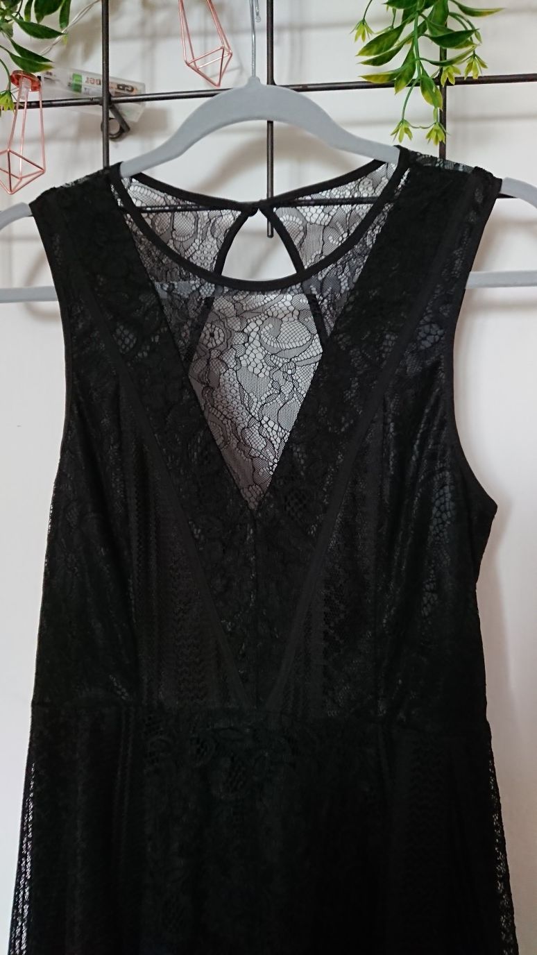 Koronkowa sukienka koktajlowa mała czarna z metkami nowa