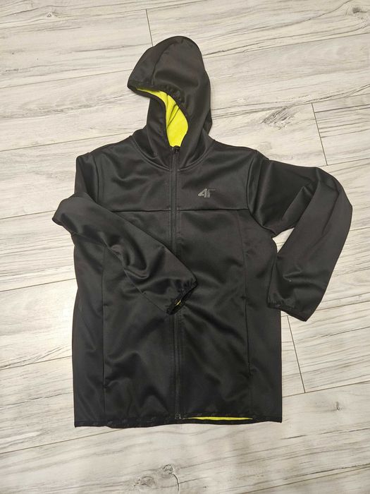 4F chłopięca kurtka softshell czarna r.164cm