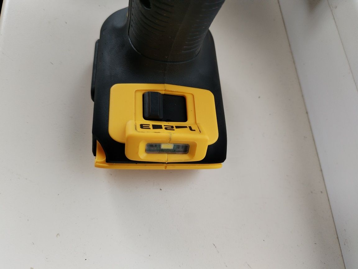 Гайковерт ударный аккумуляторный бесщёточный DeWALT DCF899N