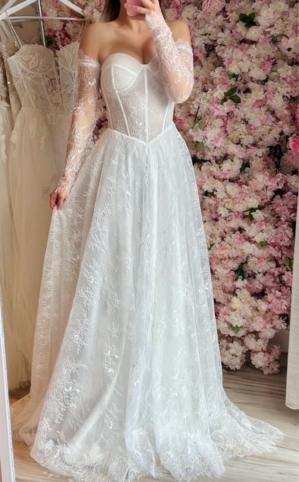 Nowiutka, wyjątkowa suknia ślubna z ekskluzywnej francuskiej koronki