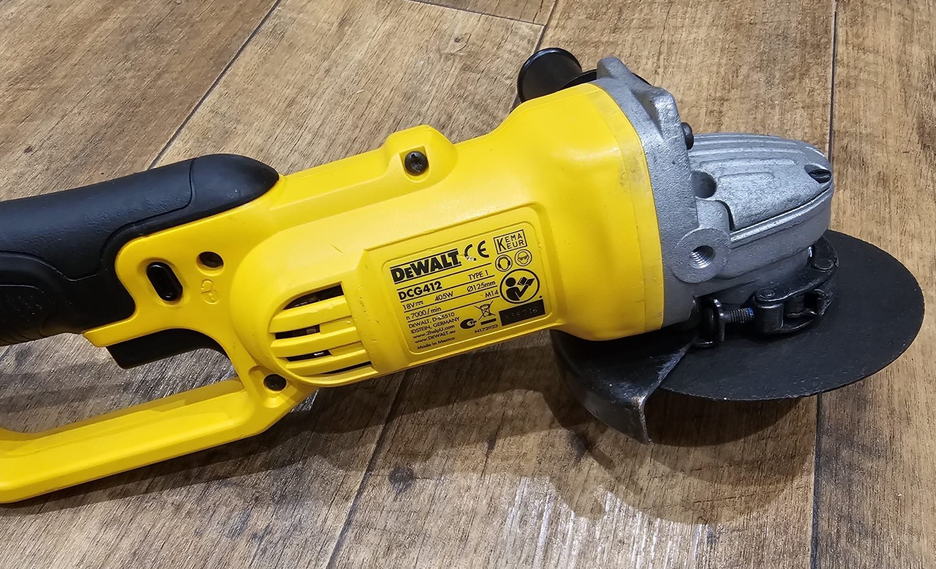 Szlifierka kątowa Dewalt DCG412n