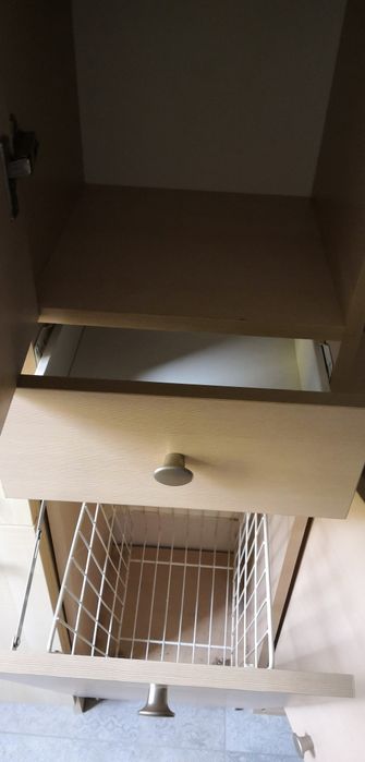 Meble łazienkowe, prążki beż