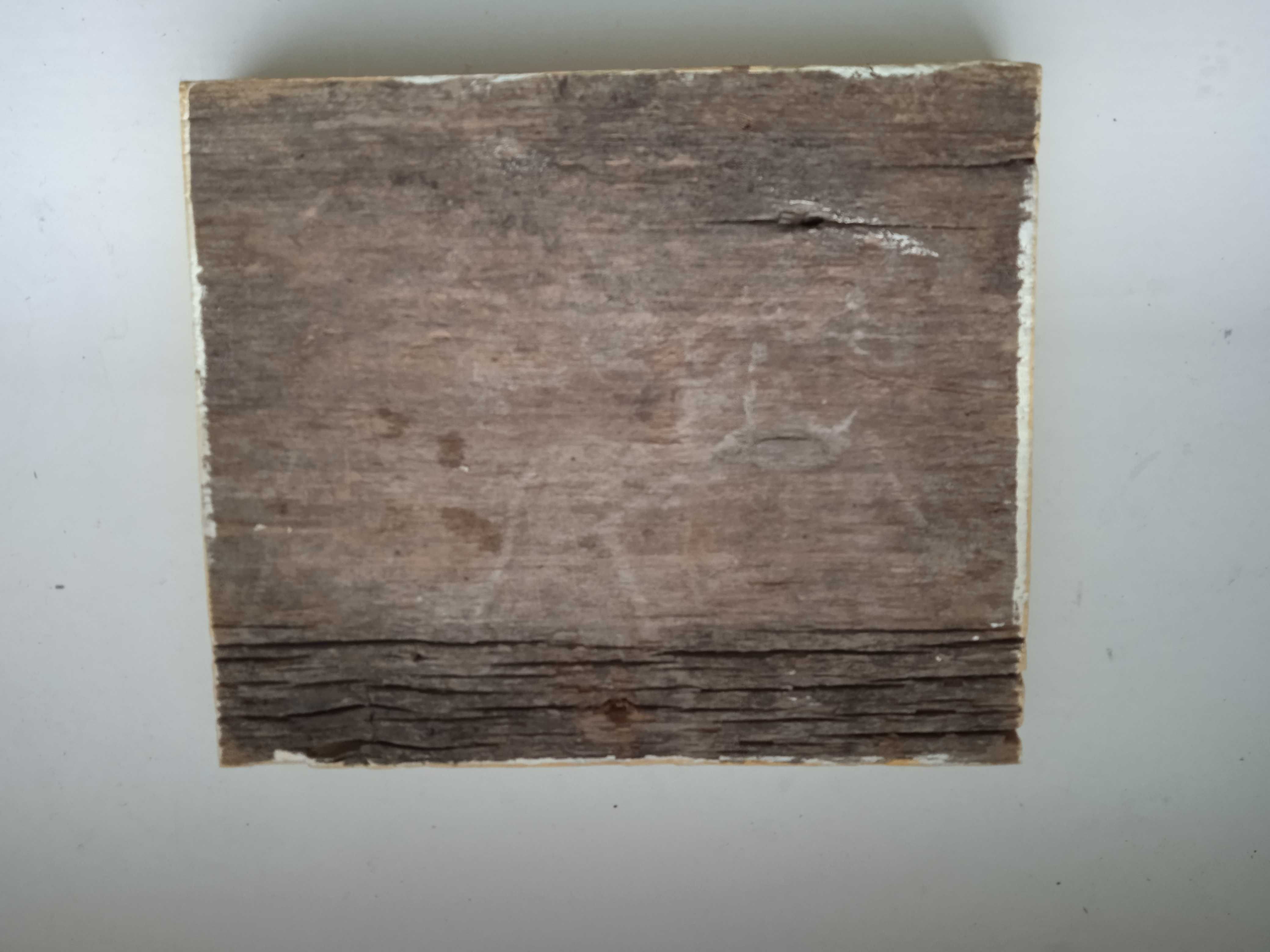 Obrazek na kawałku starego drewna