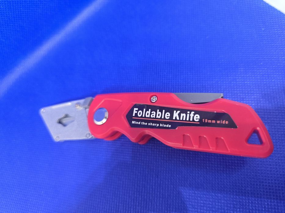 X-acto vermelho em plastico