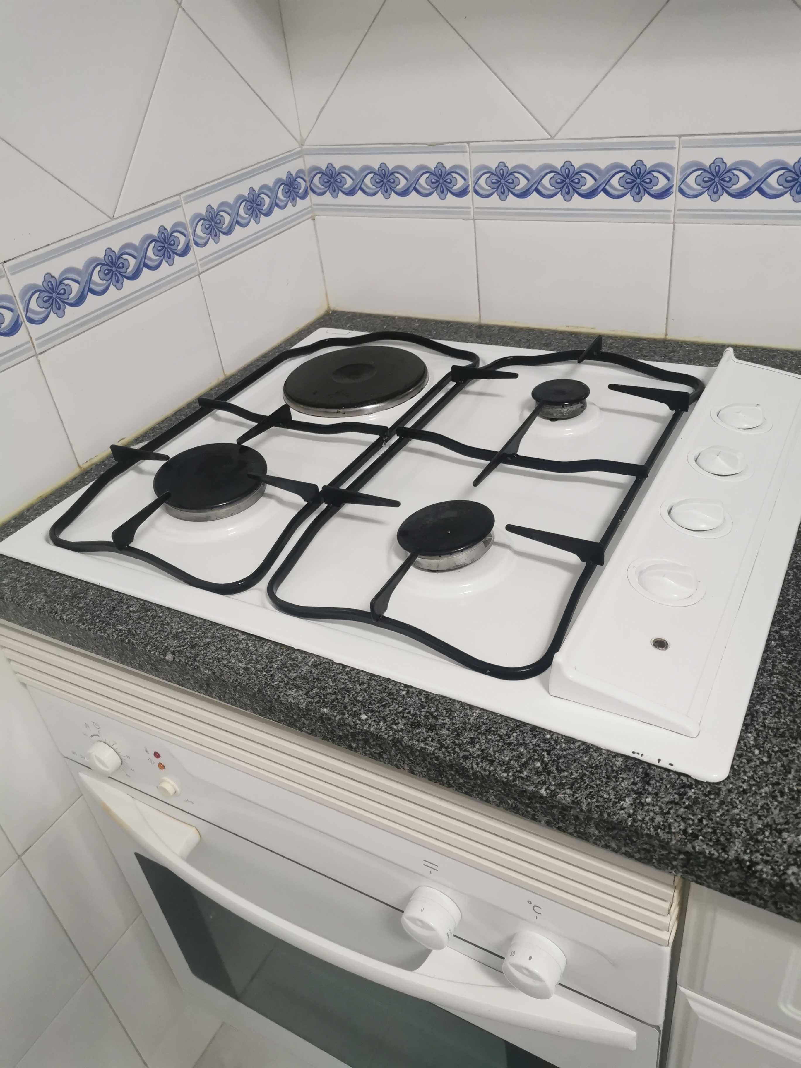 Conjunto forno e placa Teka