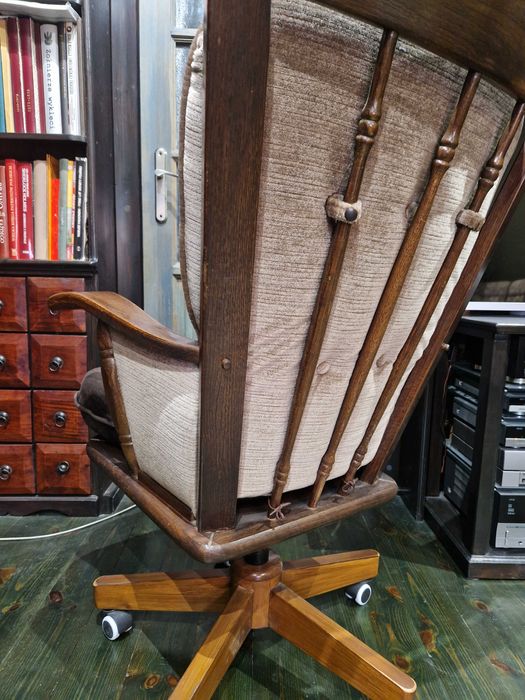 Fotel obrotowy z  dębiny-stan idealny