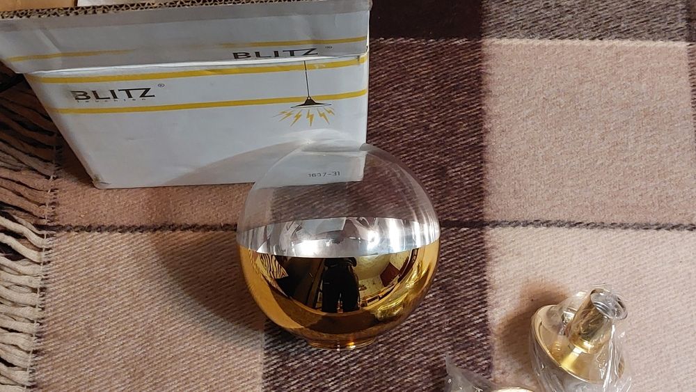 Люстра, лампа шароподібна.