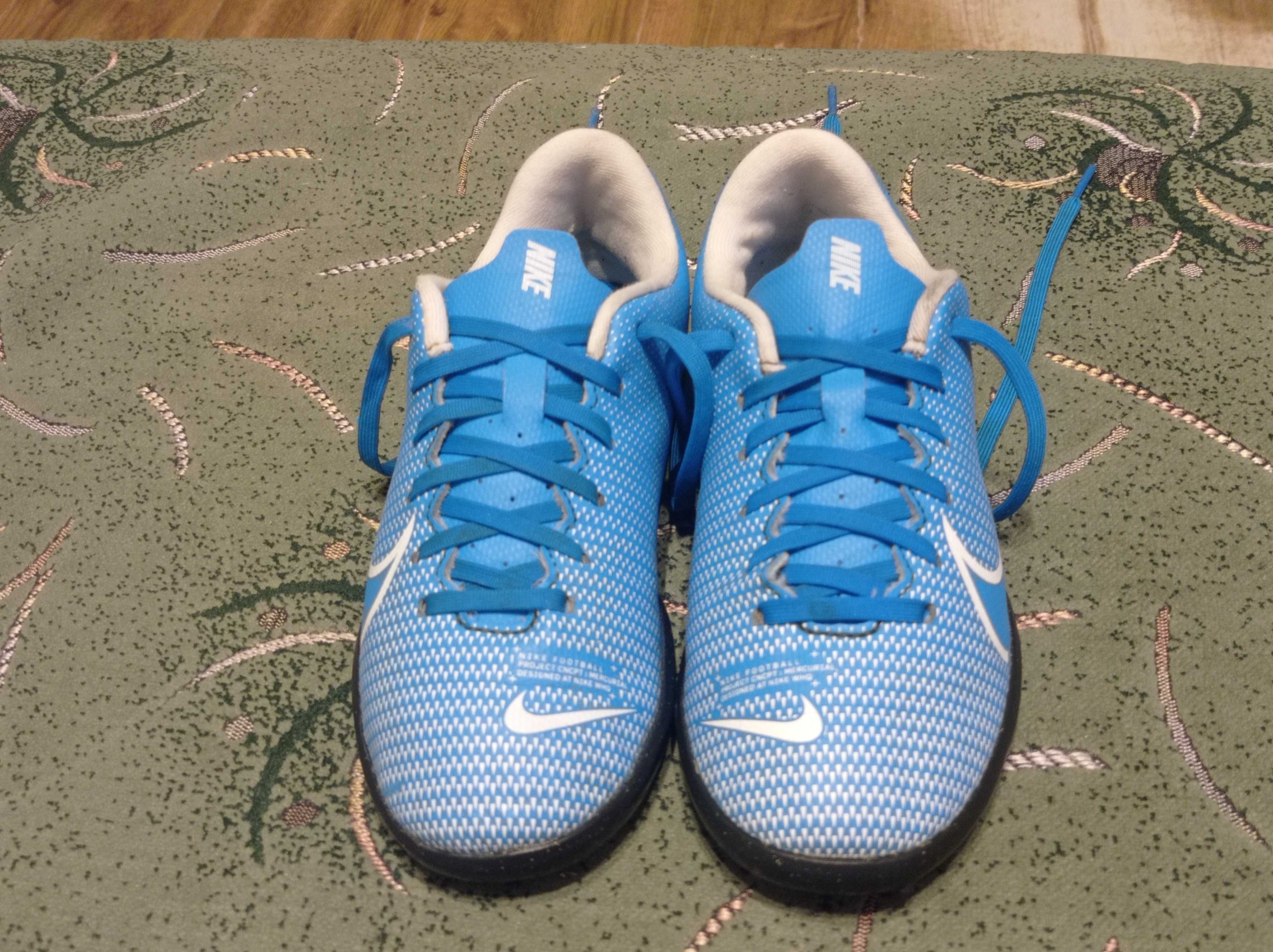 Футзалки,сороконожки Nike Mercurial оригинал размер- 33 стелька-20,5см