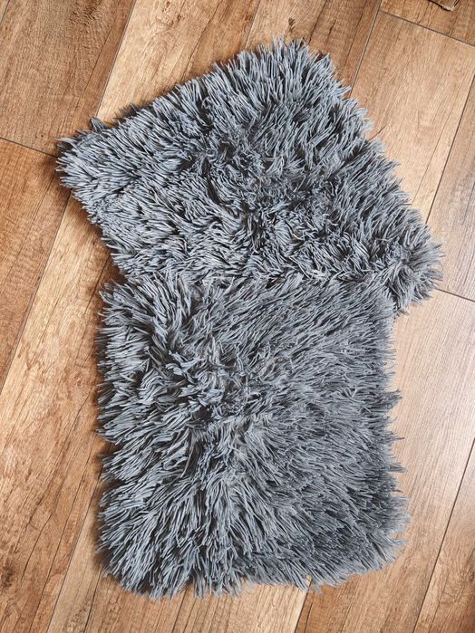 Szare kudłate poszewki fluffy włochacz