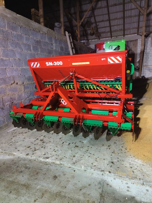 Siewnik talerzowy nabudowany Agro Masz 3m zestaw uprawowo siewny