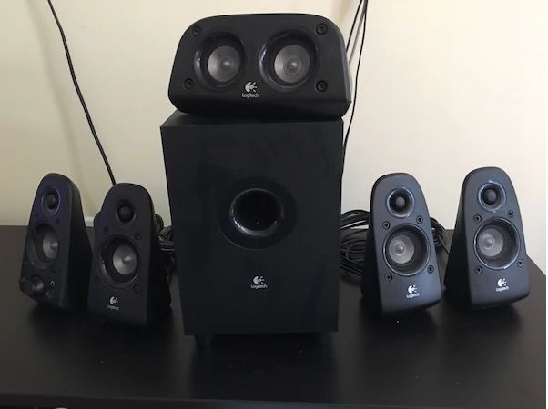 Colunas Logitech Z506