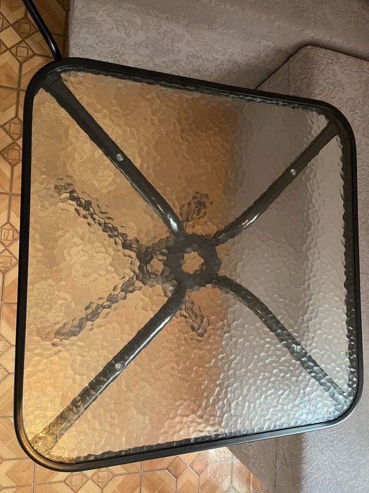 Стіл для вулиці може бути і кухоний