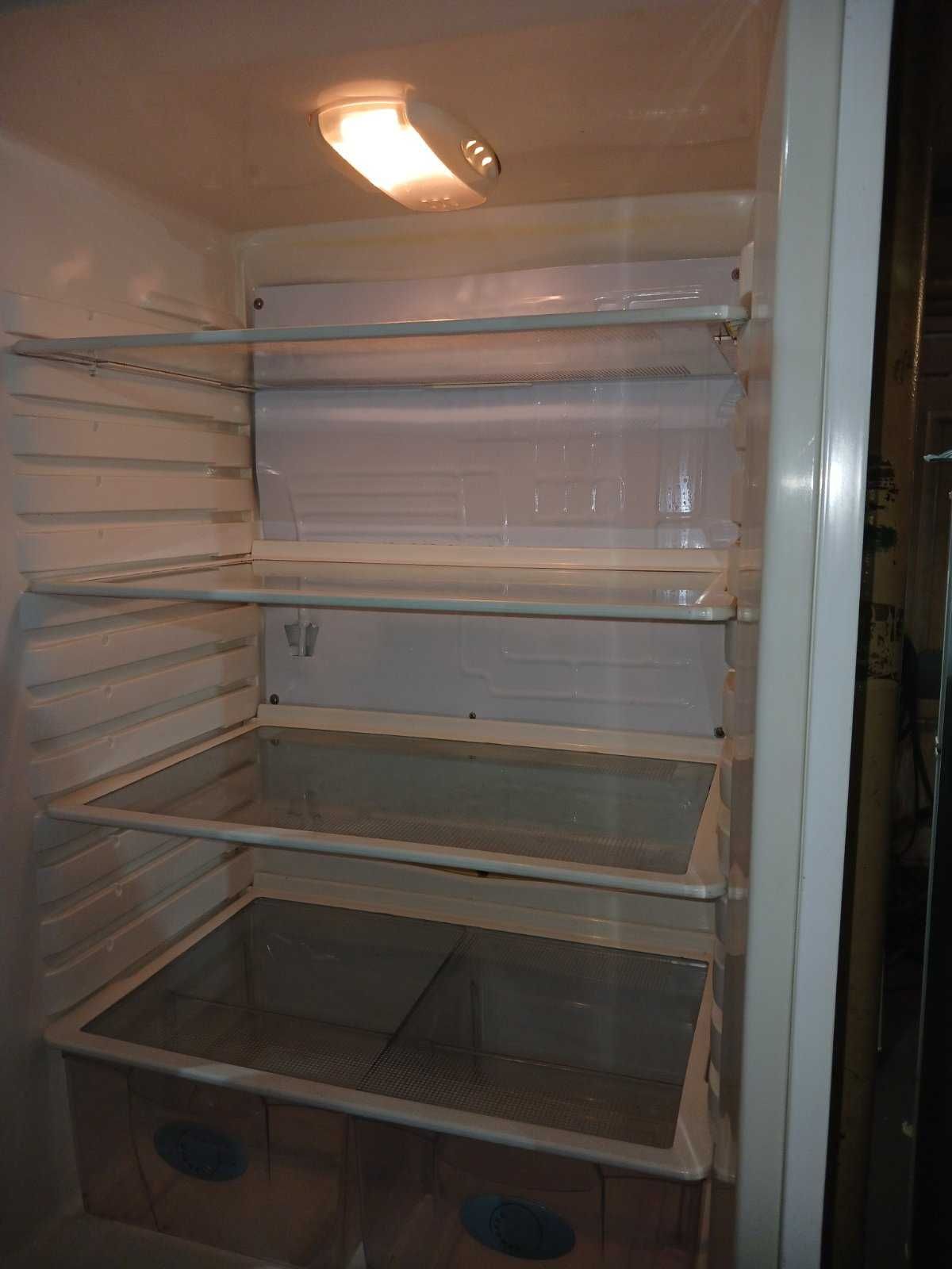 продам  холодильник Наіеr