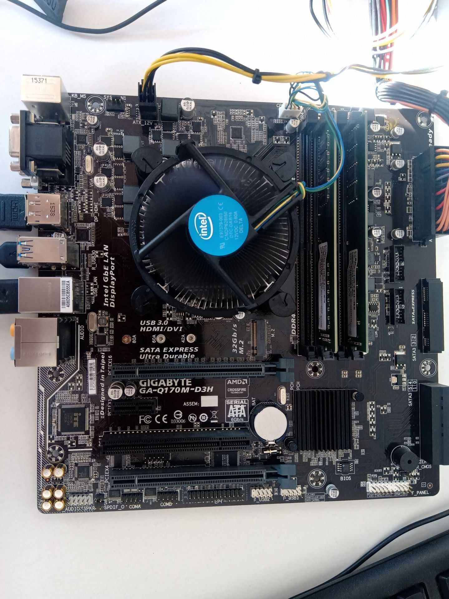 Gigabyte/Supermicro/Proliant/Dell_PowerEdge_R410