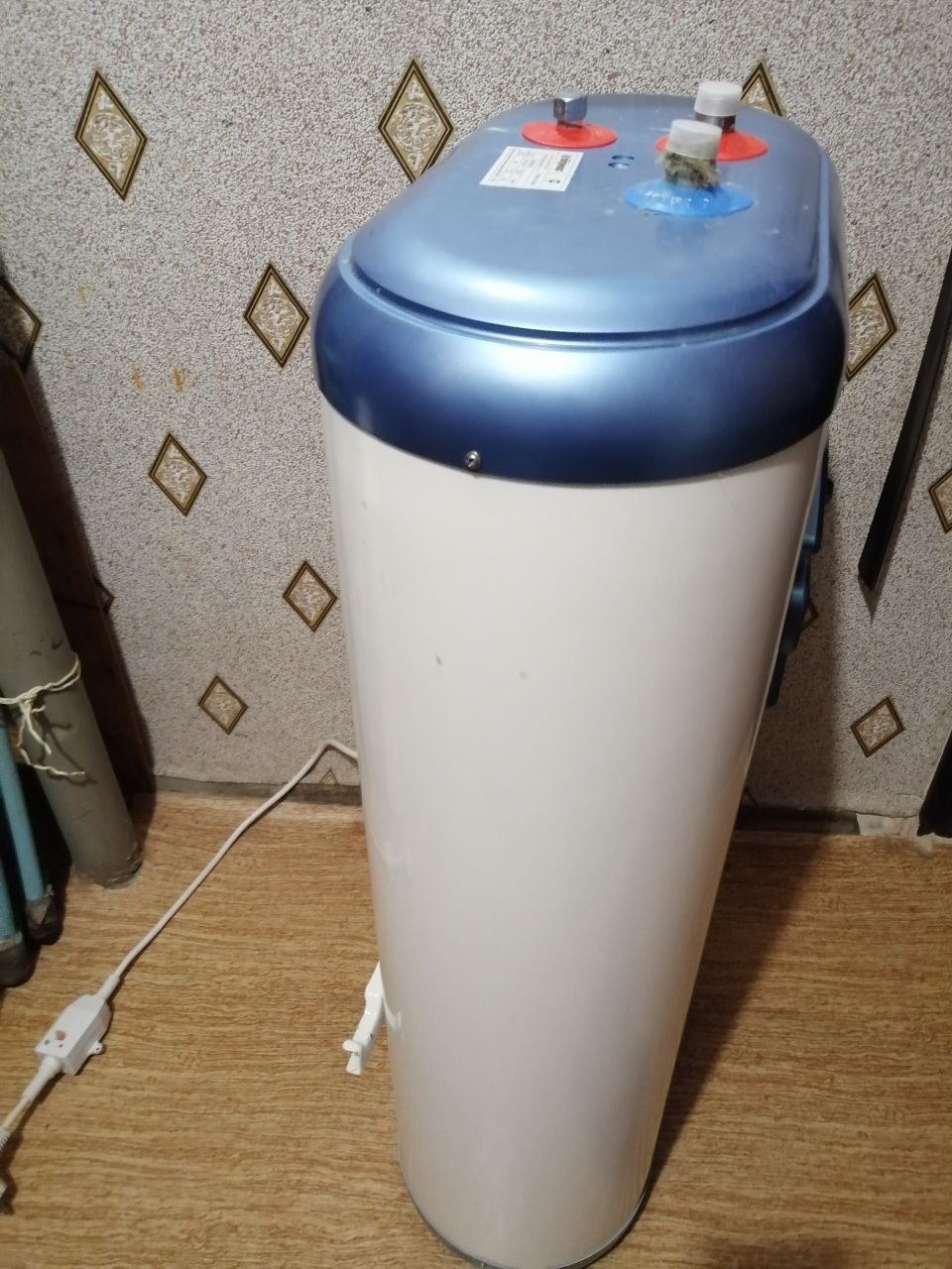 Продам бойлер на 50л.