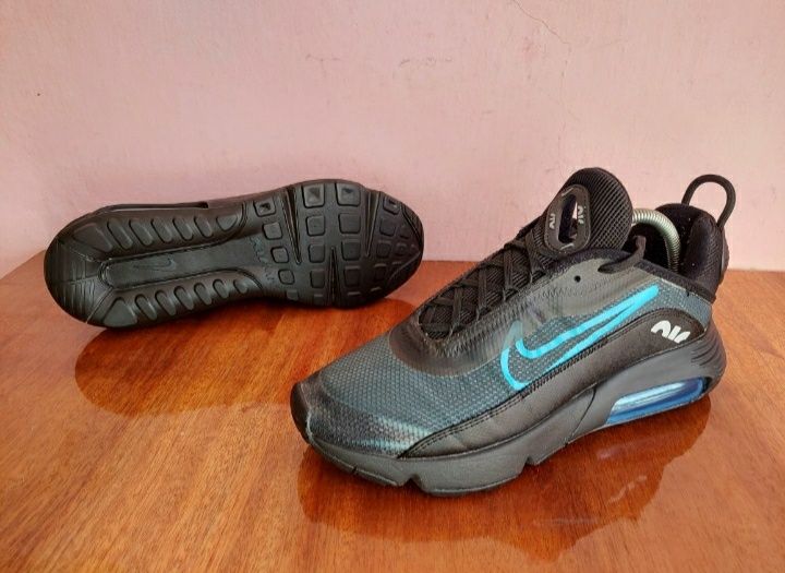 Кросовки фірми nike air max оригінал 

Розмір по бірці:
Us 9.5 UK