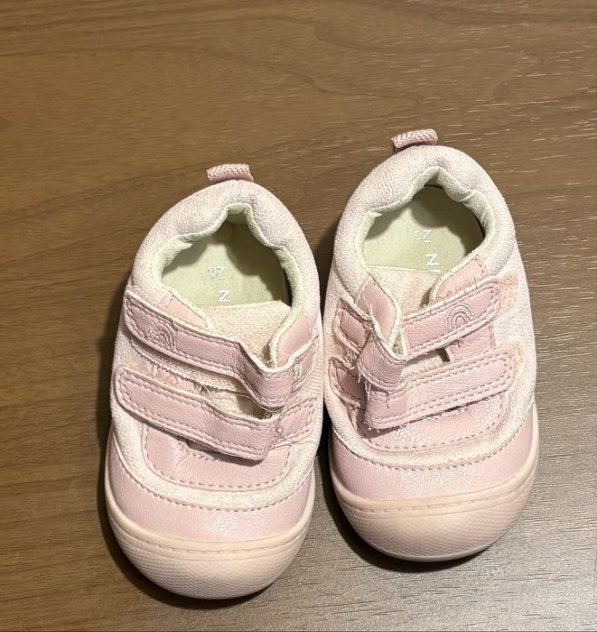 Кросівки дитячі ( по устілці 12 см) Next , капці дитячі HsM 18/19 р.