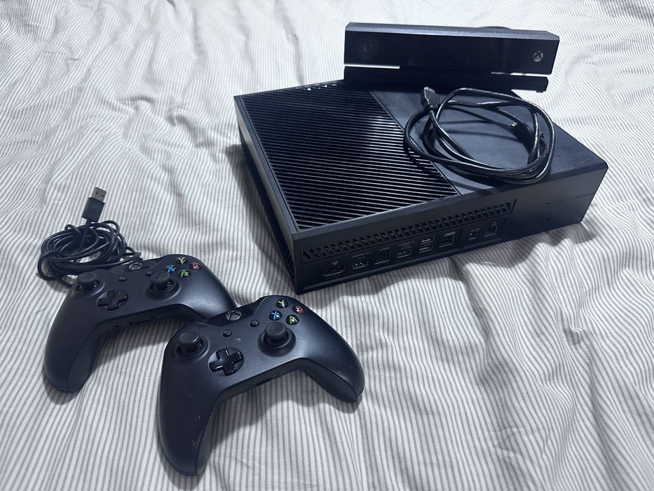 Xbox One (перше покоління, 2013 року).